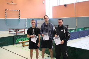 Siegerehrung in der offenen Herrenklasse. V.l.n.r. Pascal Beckmann, Jörg Kuhlmann und Stefan Lauxtermann (SV Atter)